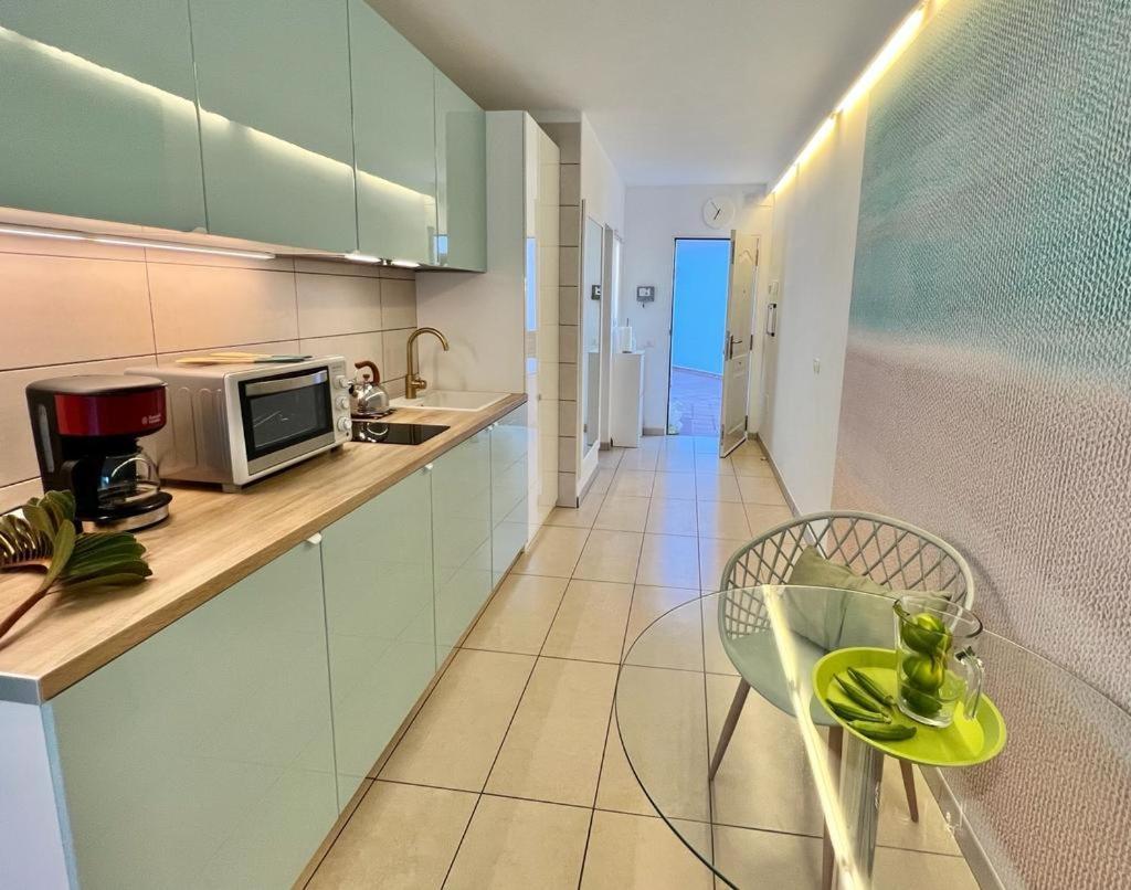 Apartment On The Wave